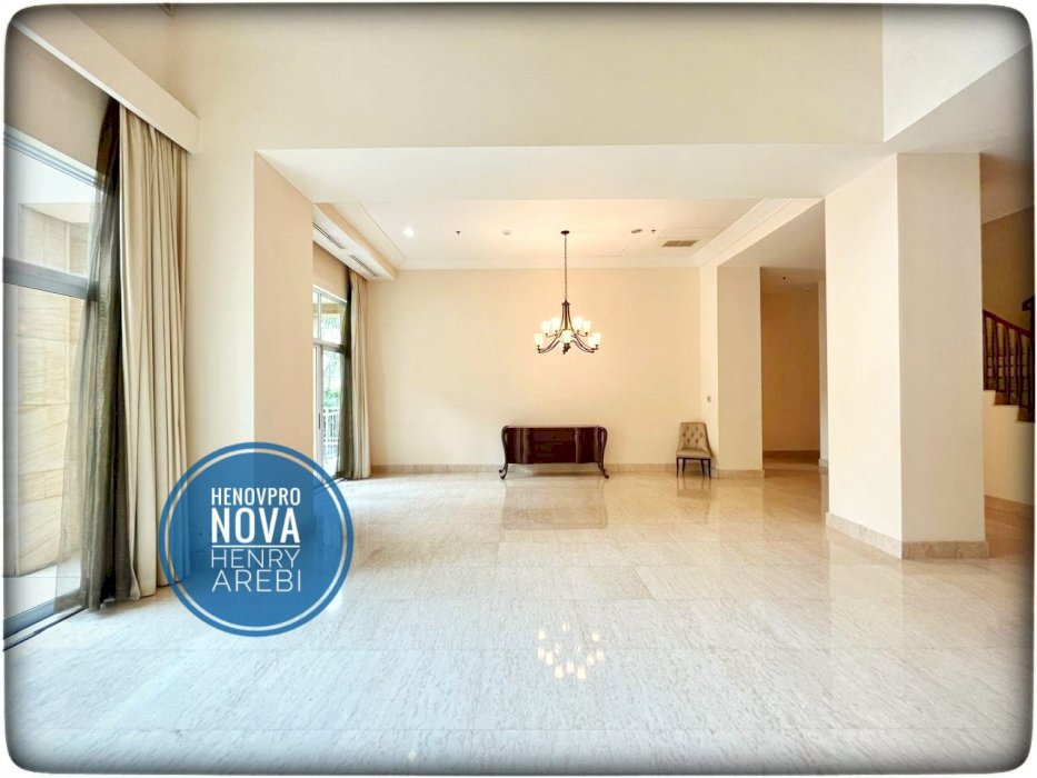 TURUN HARGA Pakubuwono Residence Town House 4+1 BR POOL + GARDEN