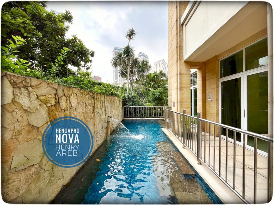 TURUN HARGA Pakubuwono Residence Town House 4+1 BR POOL + GARDEN
