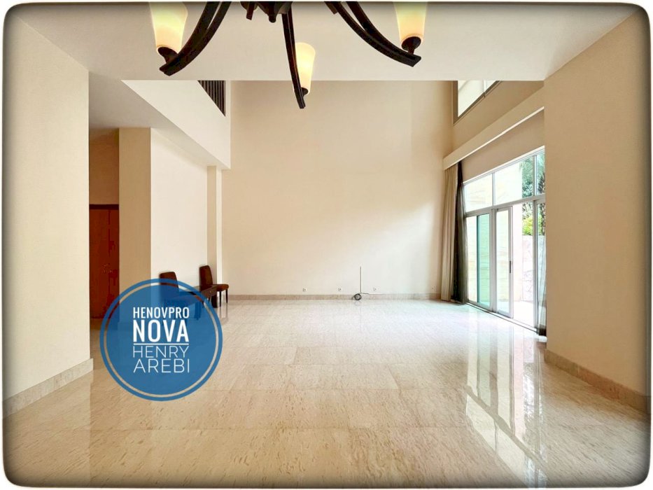 TURUN HARGA Pakubuwono Residence Town House 4+1 BR POOL + GARDEN