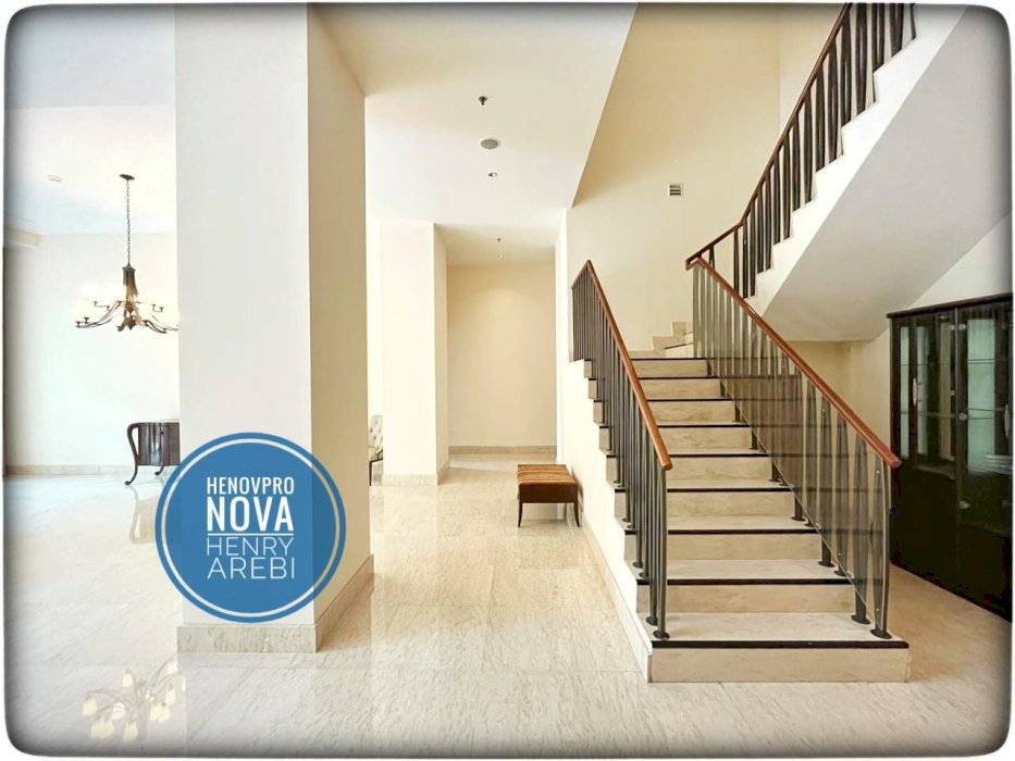 TURUN HARGA Pakubuwono Residence Town House 4+1 BR POOL + GARDEN