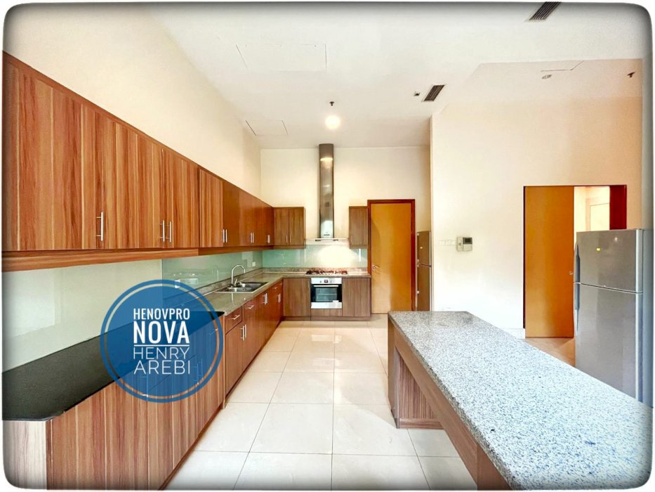 TURUN HARGA Pakubuwono Residence Town House 4+1 BR POOL + GARDEN