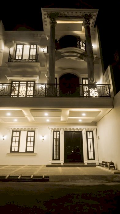 RUMAH CLASSIC MODERN KEBAGUSAN