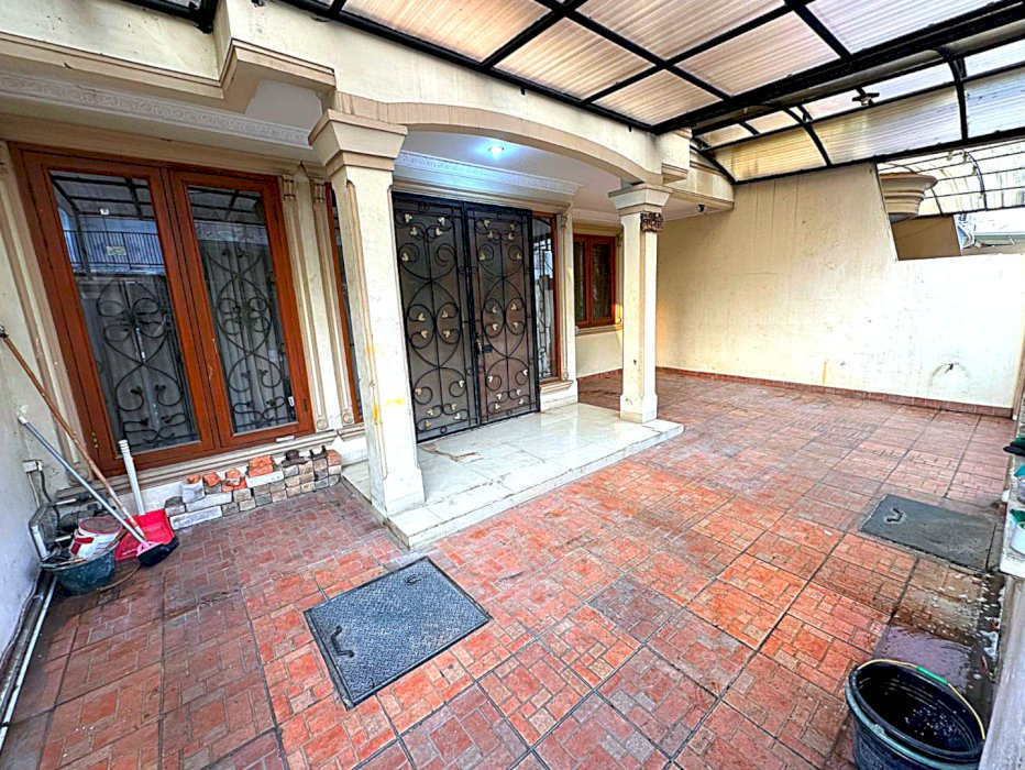 Dijual cepat rumah dekat Mall (8x17) Taman Palem Lestari - Cengkareng