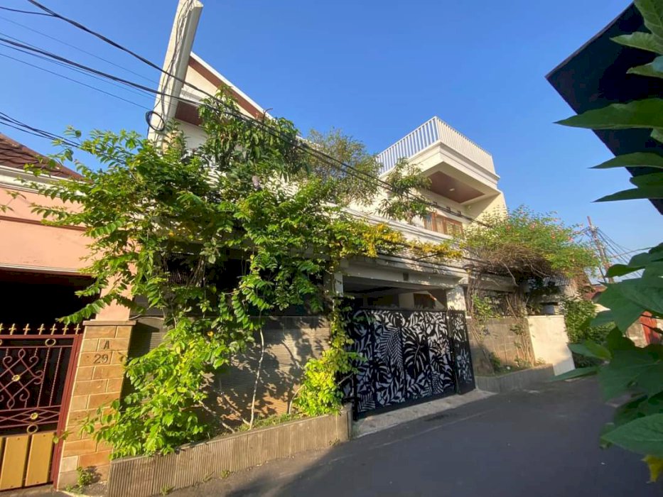 Rumah besar di lubang buaya taman mini cipayung jakarta timur