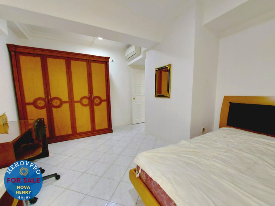 Unit Renov Taman Anggrek Condo Unit Sudut 2+1BR Garden View