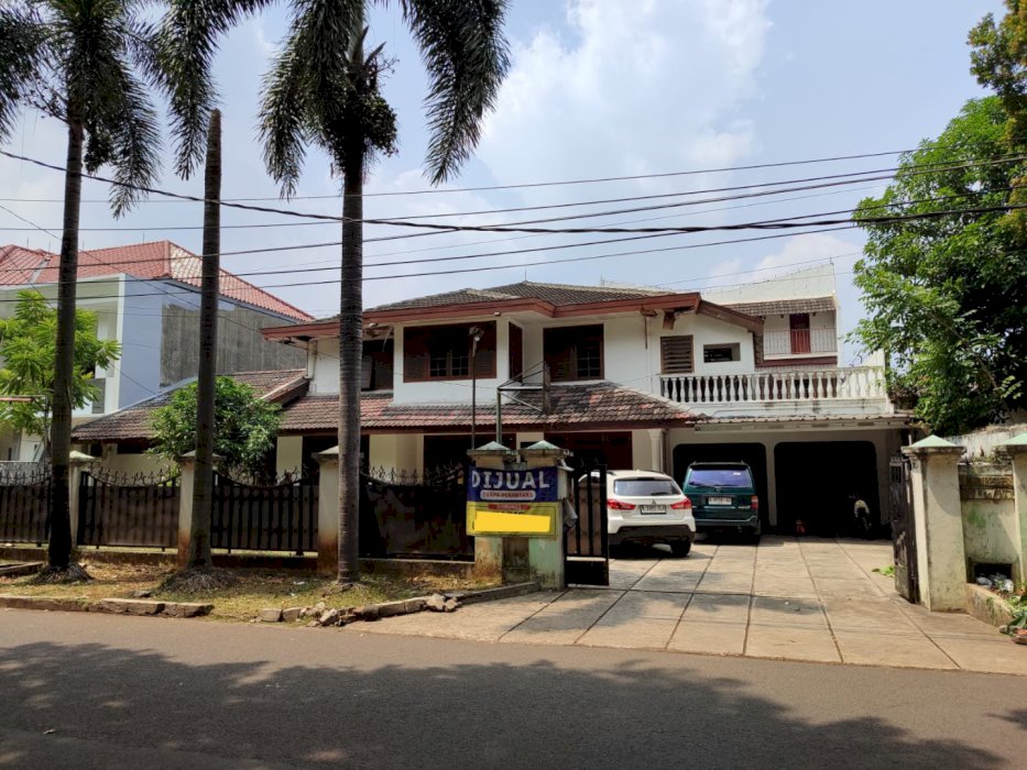 Rumah Lama 2 Lantai  di Jl. Bendi Tanag Kusir, Jakarta Selatan