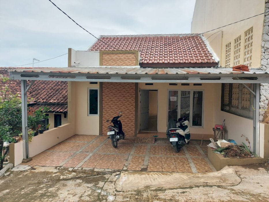 Di Sewakan Rumah Dengan Teras Luas Di Pasir Wangi Bandung