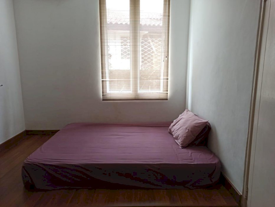 Di Jual Rumah 2 lt semi furnished di Pondok Kelapa Indah