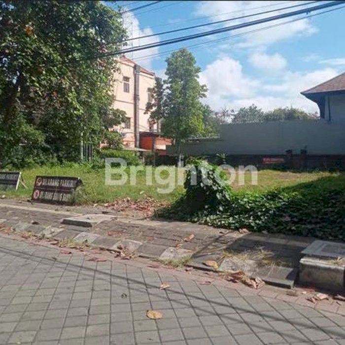Tanah 5,8 are lokasi  strategis di Renon. Cocok utk restoran, kantor