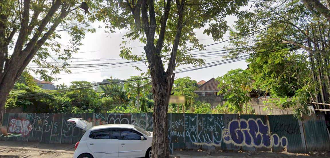 Tanah 6,4 are lokasi  pinggir jalan Renon. Cocok kantor, restoran,dll