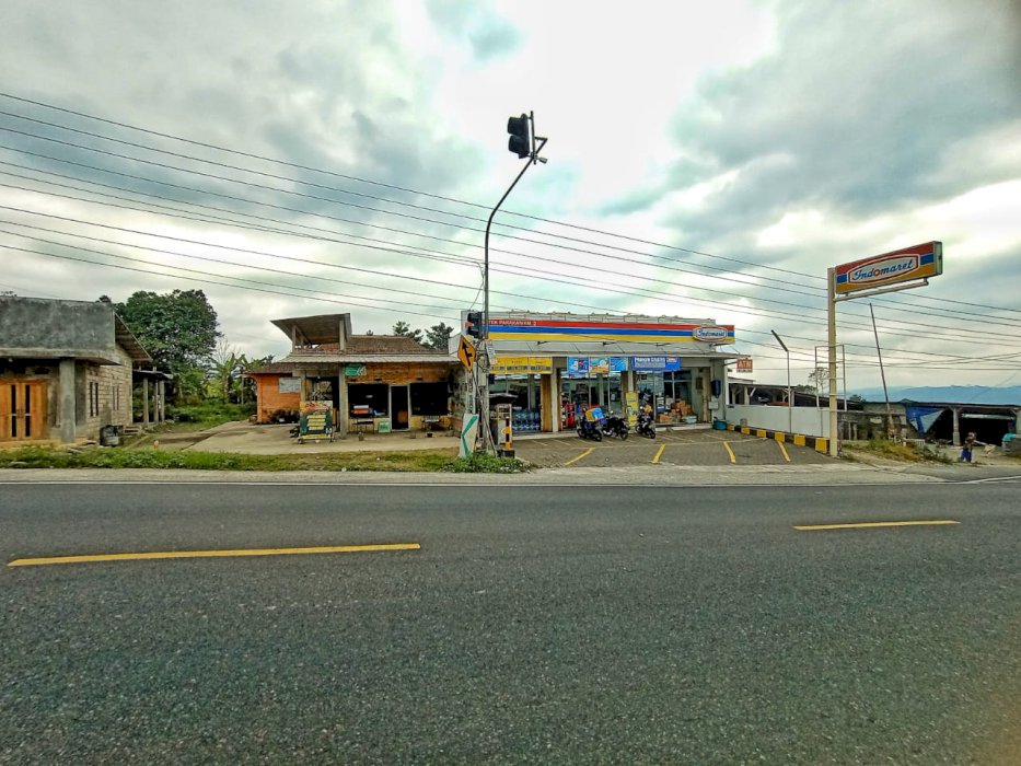 Tanah dan rumah beserta indomaret