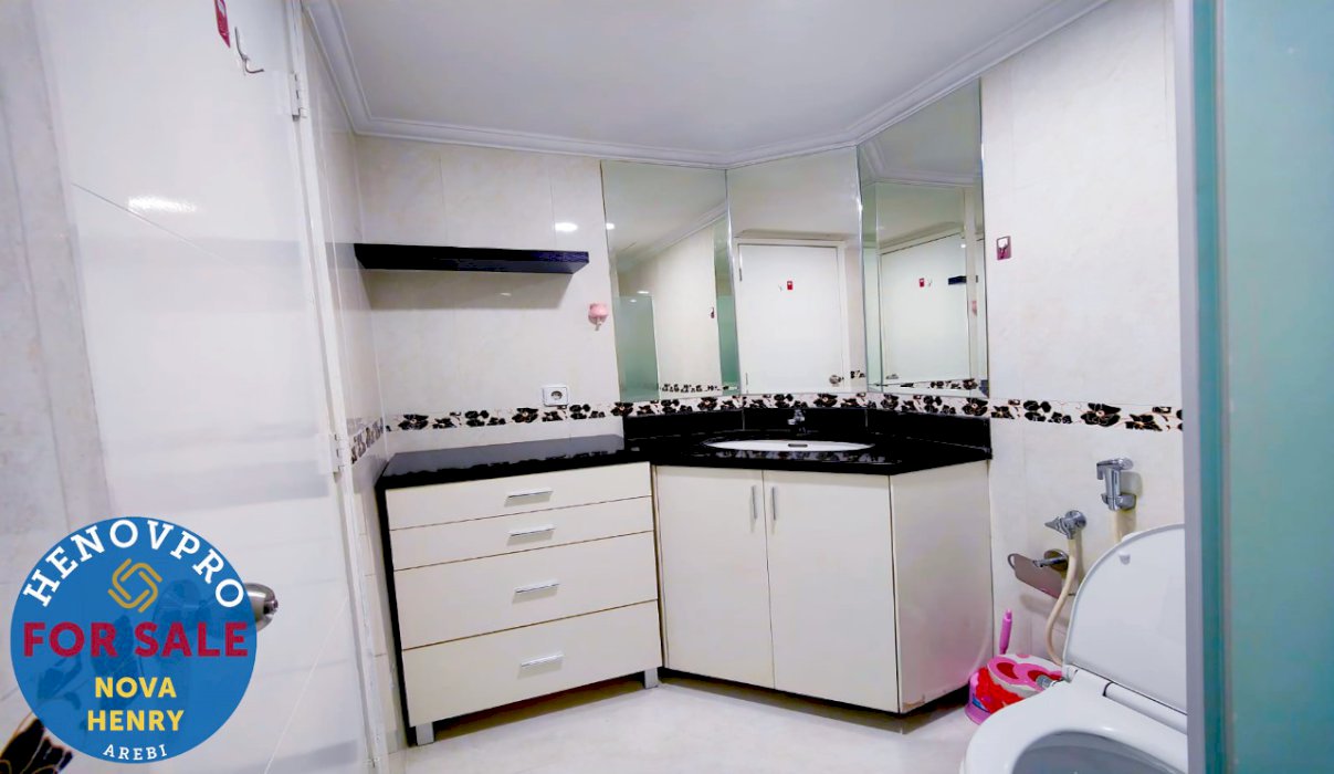 Investasi Terbaik Unit Renov Taman Anggrek Condo 2+1BR  Tersewa