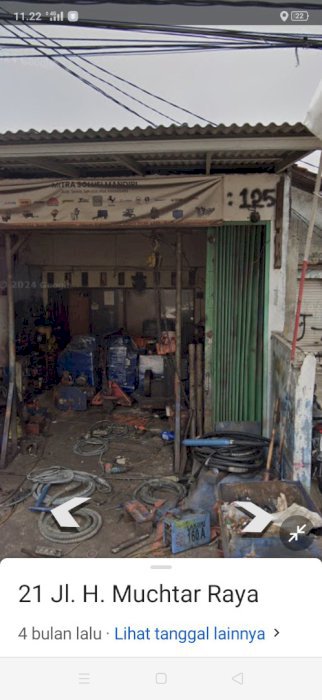 Rumah lawas pinggir jalan