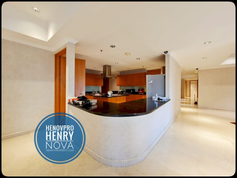 Sudirman Mansion Unit 4BR + 1 Study Room Furnish Best Location