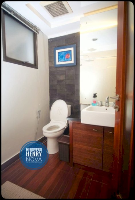 TURUN HARGA Taman Rasuna Unit 2+1BR Pool View Hadap Timur Sdh Renov