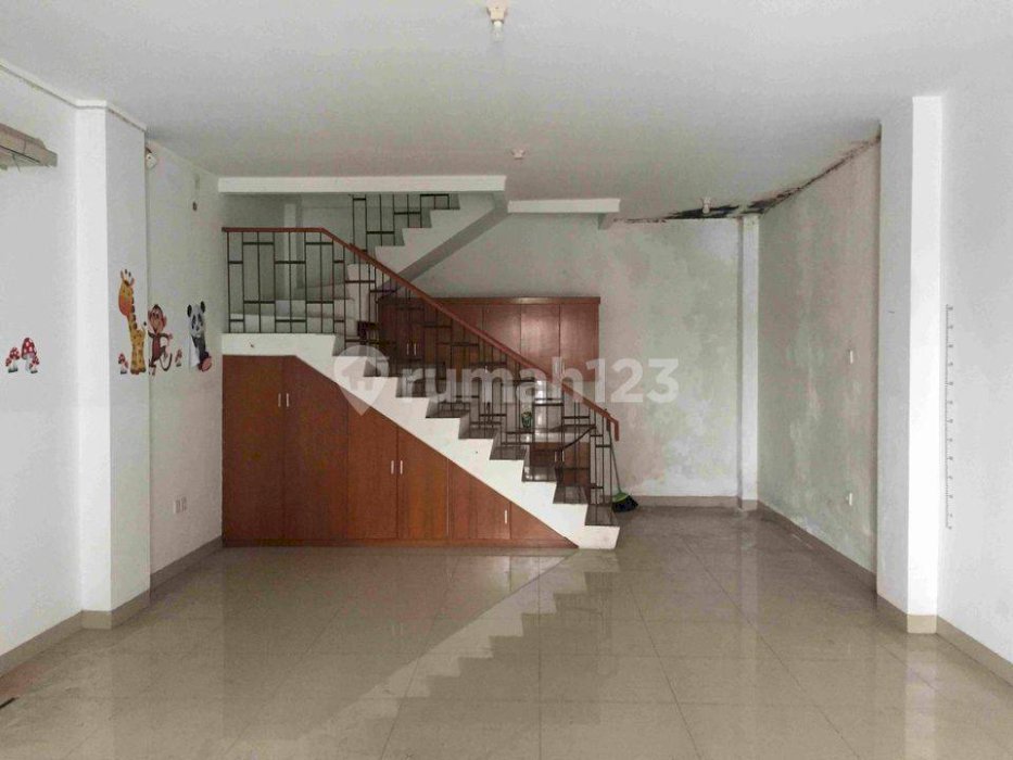 Disewa Ruko Bagus di Istana Sudirman Cijerah