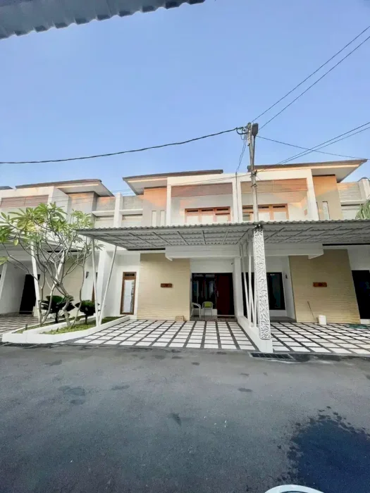RUMAH 2 LANTAI READY STOCK DI JAGAKARSA JAKSEL, DEKAT TOL DESARI