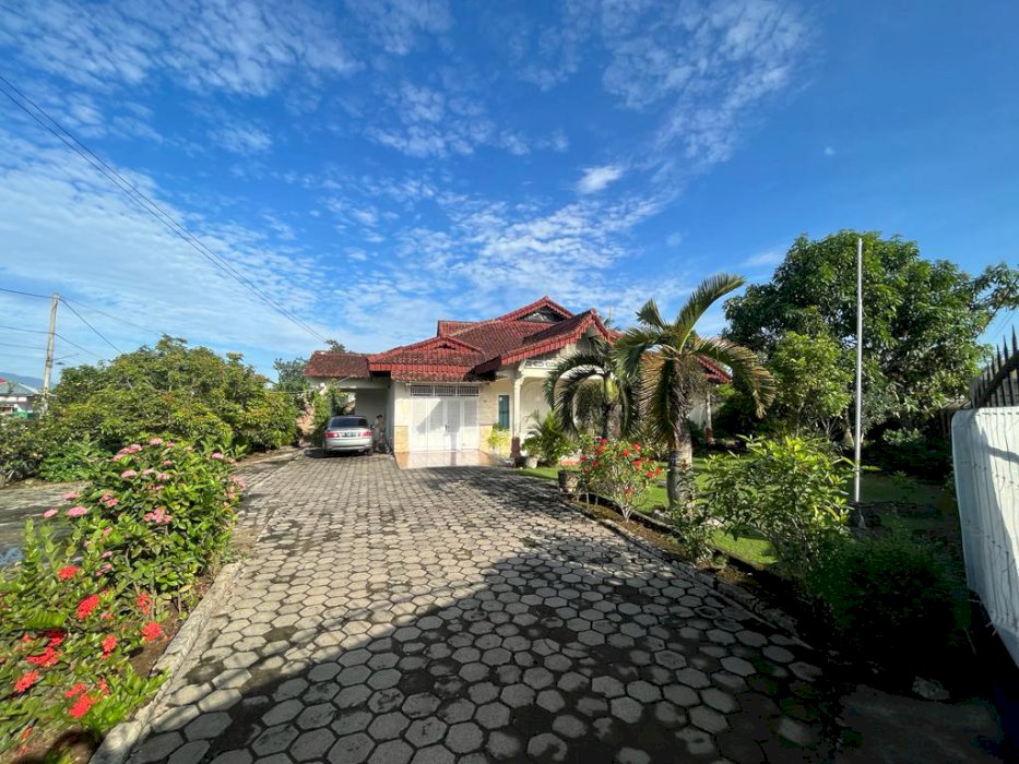 JUAL RUMAH MEWAH  MEMILIKI HALAMAN LUAS TANJUNG SENENG LAMPUNG SELATAN