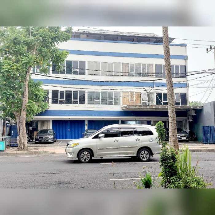 Disewakan Ruko 3Lantai Jejer 2 di Ry Gentengkali Surabaya