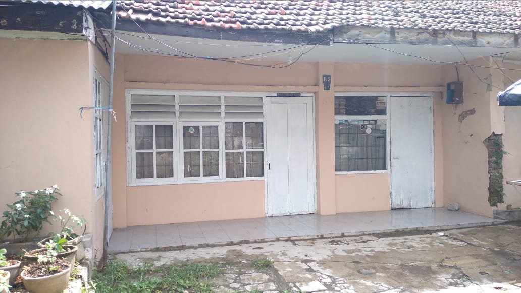 Tanah dijual dan diatas tanah tersebut sudah berdiri rumah tahun 1976.
