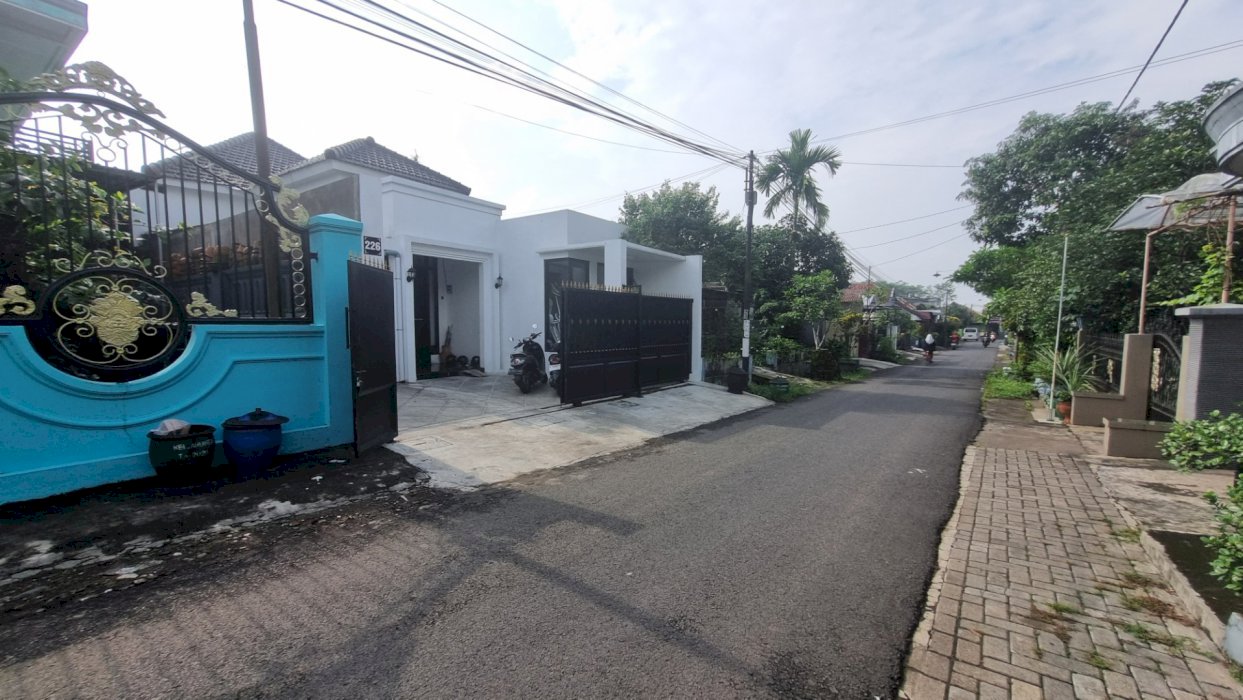 DIJUAL RUMAH SIAP HUNI KEPANJEN