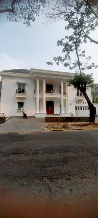 Rumah mewah view golf di Sentul city