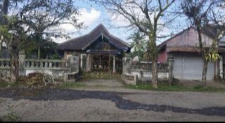 Dijual tanah + rumah + toko aksen batubata classic Genteng Banyuwangi