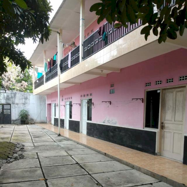 Di jual tanah bonus rumah induk dan kos2 an