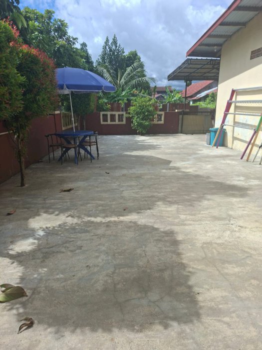 DIJUAL RUMAH BESAR DAN TANAH LUAS