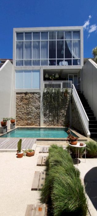 DIJUAL VILLA MEWAH  DENGAN FASILITAS MENARIK LOKASI STRATEGIS CIMAHI