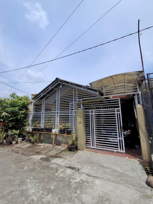 Dijual Rumah 1,1/2 lantai Type 136. Perumnas Mandala