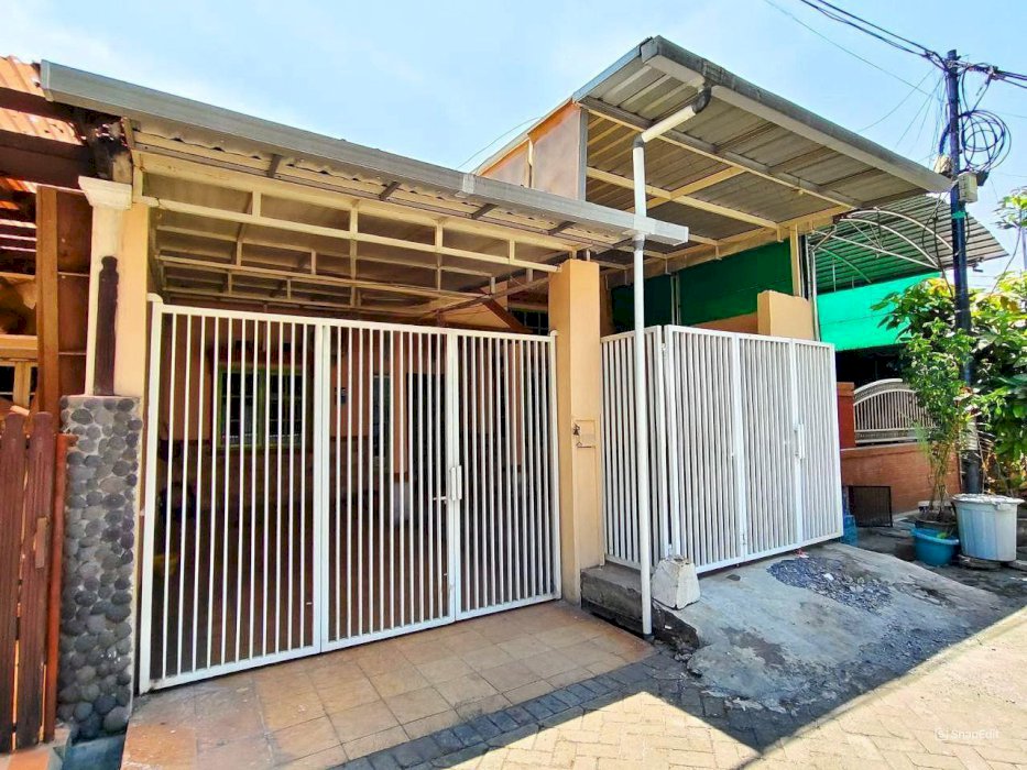 Jual Rumah Nyaman, Bagus!! di Taman Pondok Indah Wiyung sby barat