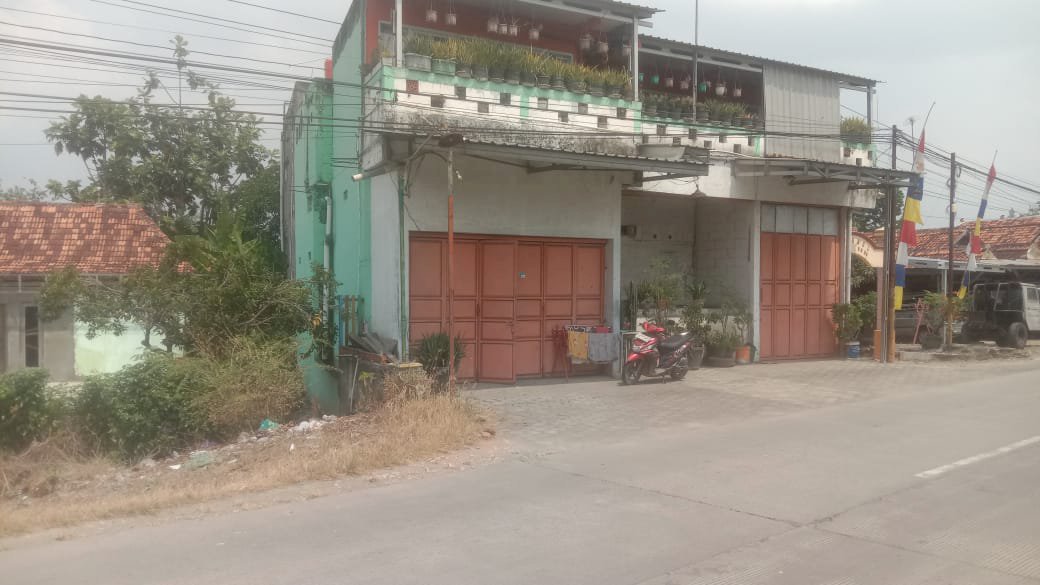 Dijual, Jual rumah & Tanah  lokasi strategis - Tepi Jalan Raya