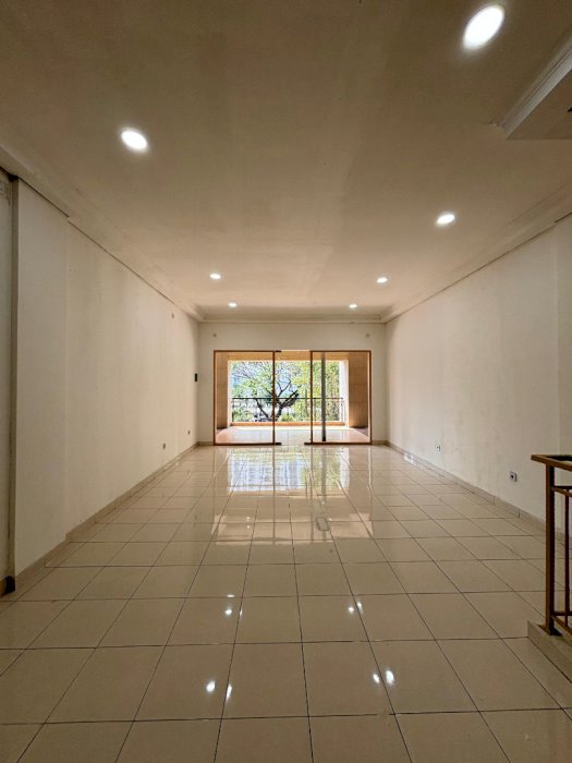 Disewakan ,Ruko ,cocok untuk kantor/Cafe
