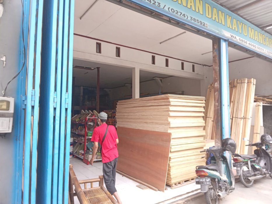 RUKO STRATEGIS DI JOGJA DI NGAMPILAN KIRI KANAN INDOMARET DAN ALFAMART