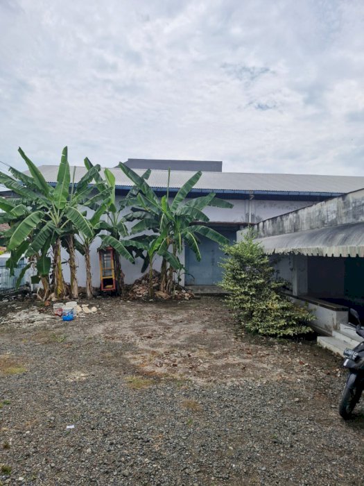 GUDANG, TOKO, RUMAH DALAM SATU LAHAN