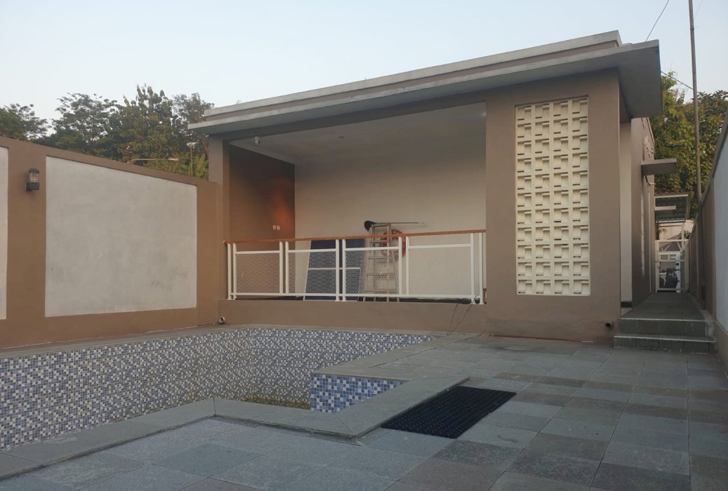 Jual rumah dengan kolam pancing Gazebo cocok untuk bisnis Purwakarta
