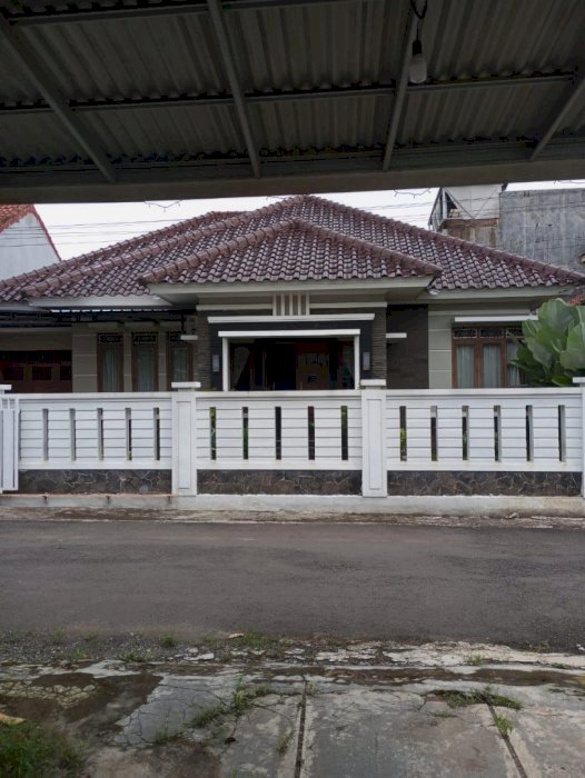 DIJUAL RUMAH MEWAH DAN ISINYA DEKAT DENGAN KAMPUS KEDOKTERAN