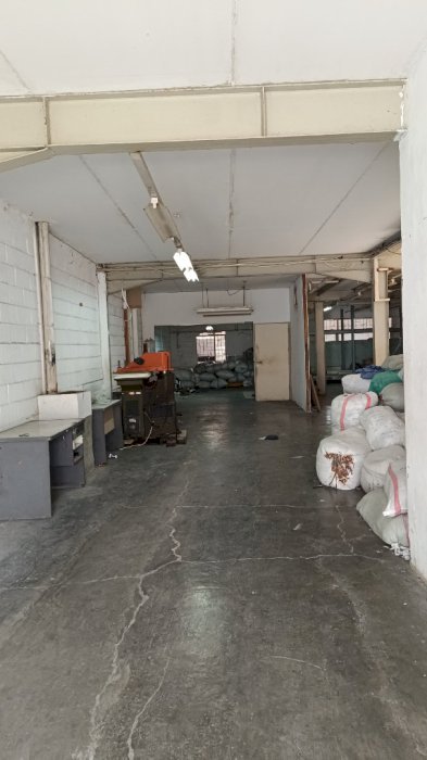 Gedung seluas 580 m2 siap pakai di JL Bihbul Raya II No. 98.