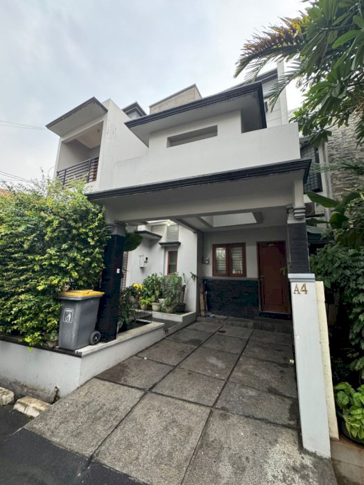 Jual rumah 2 Lantai Strategis Jakarta timur