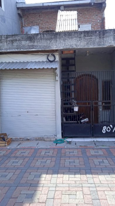 Di jual rumah 2 lantai lokasi strategis di Rungkut Surabaya