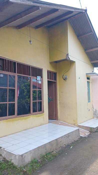 Rumah tinggal di perkampungan jalan masuk mobil sampe depan rumah