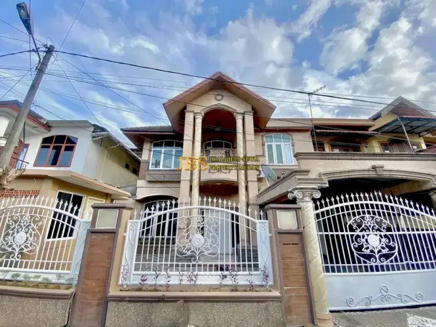 Dijual Rumah 2 Tingkat di Komplek Citra Wisata Jalan Karya Wisata -