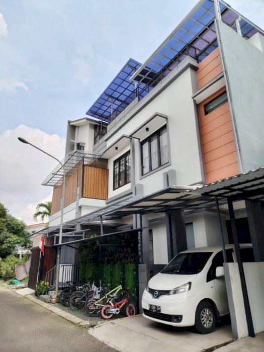 RUMAH BINTARO JAYA, 3,5 LANTAI +ROOFTOP+INDOOR POOL+JACUZZI. SIAP HUNI