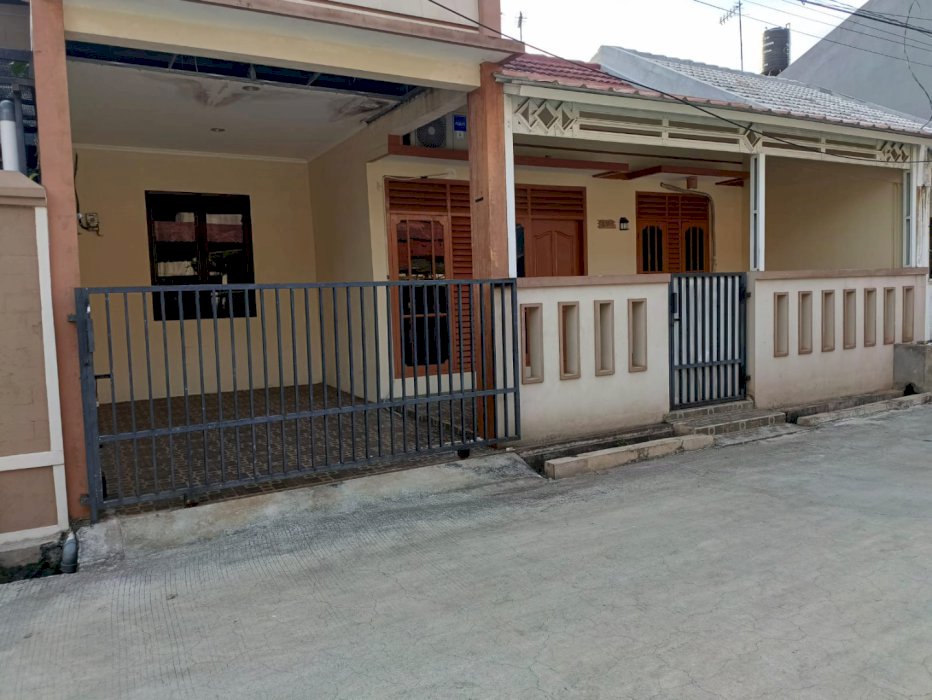 DIJUAL CEPAT RUMAH DAERAH TAMAN GALAXY PEKAYON BEKASI