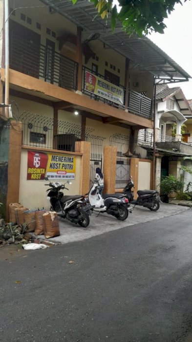 Kos2an depan kampus stikes mataram