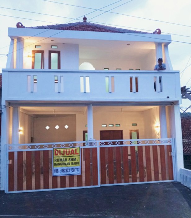 DIJUAL RUMAH  BANGUNAN BARU DEKAT AKPOL