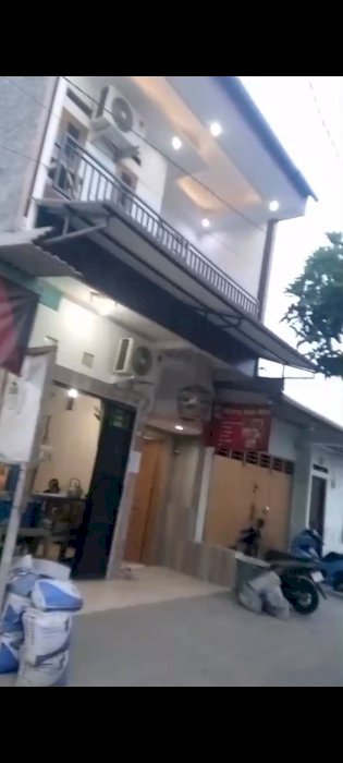 Dijual rumah 2  lantai + tempat usaha