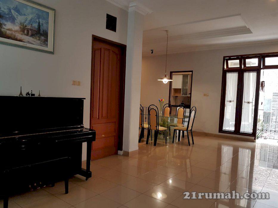 Disewakan rumah yang memiliki konsep terbuka di kawasan elit Setraduta