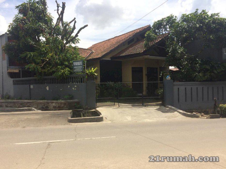 Rumah strategis untuk tinggal dan usaha